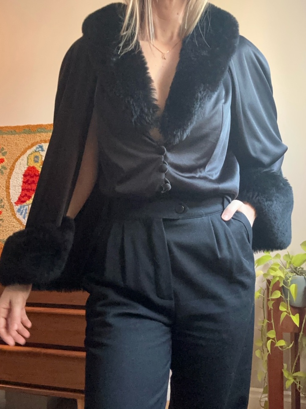 Vintage-Inspired Black Faux Fur Trim Capelet Top One Size